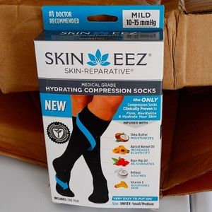 Unisex medical grade hydrating compression socks